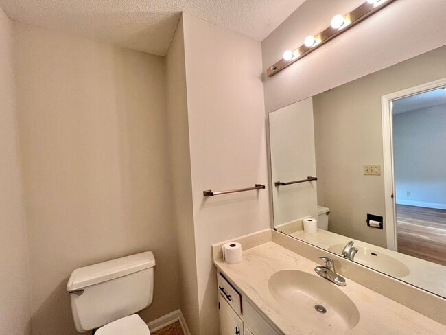 Building Photo - Newly Renovated 3BD, 2.5BA North Raleigh Home on a Private Lot in a Prime Location Near Shopping,...
