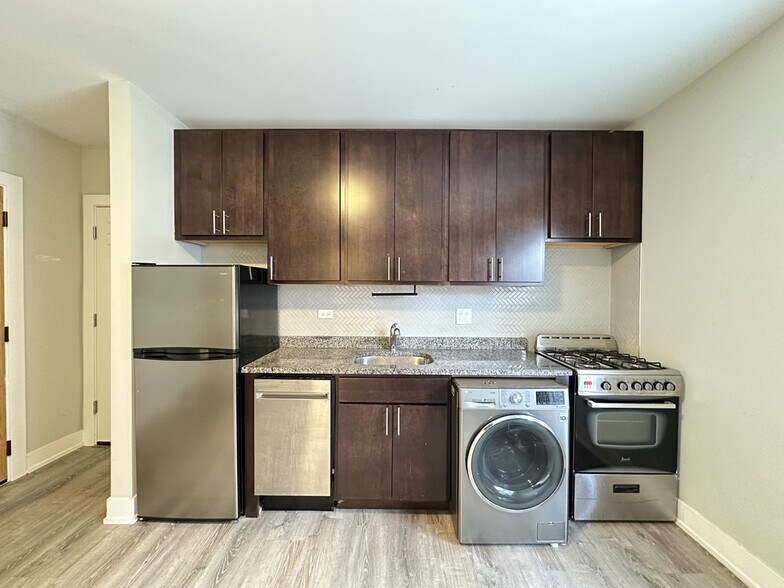 Building Photo - 434.5 W Belden Ave