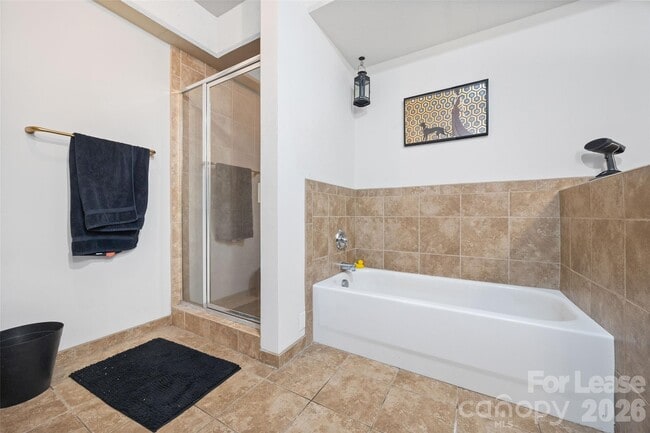 Building Photo - 715 N Graham St