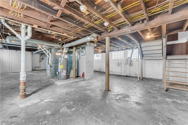 Building Photo - 1909 W 73rd St