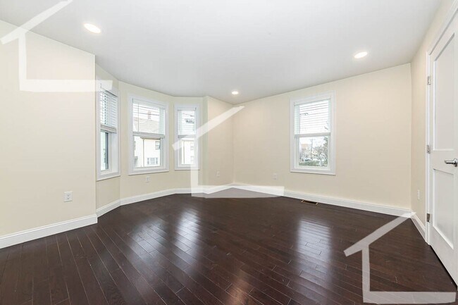 Building Photo - 20 Albion St