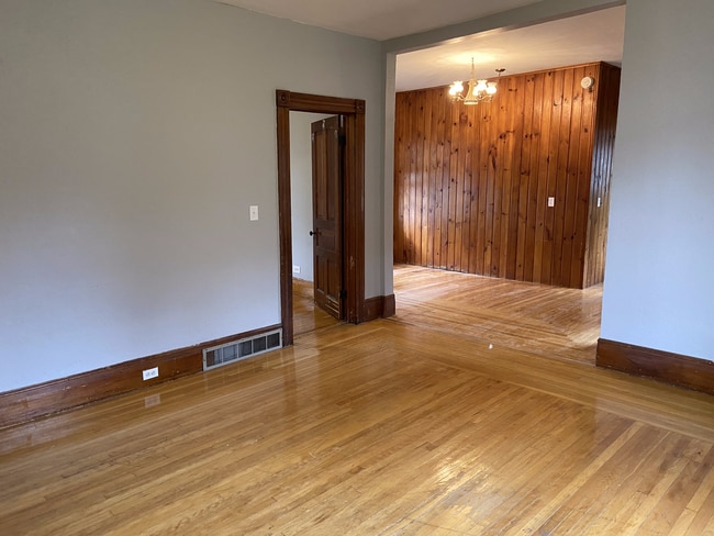 living areas - 206 S Higbee St