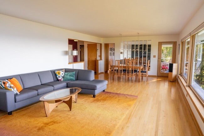 Building Photo - 3bd/1.5ba Burien House