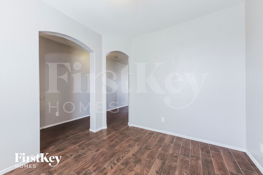 Building Photo - 4966 E Meadow Land Dr