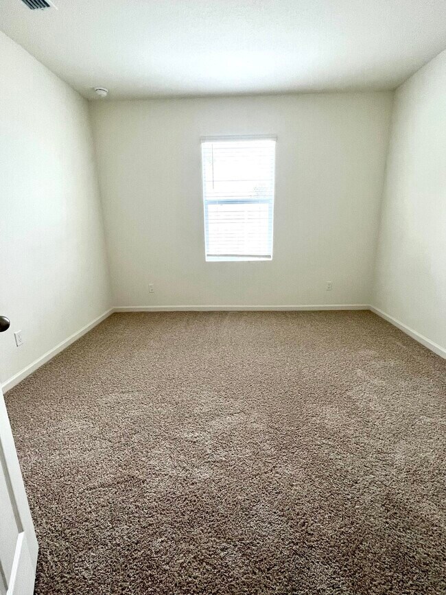 Building Photo - 4011 SW Kidd Ct