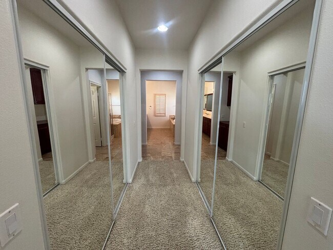 Building Photo - 2307 Thorncroft Cir