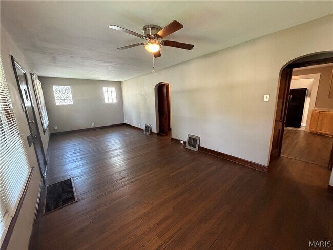 Building Photo - 8733 Mavis Pl
