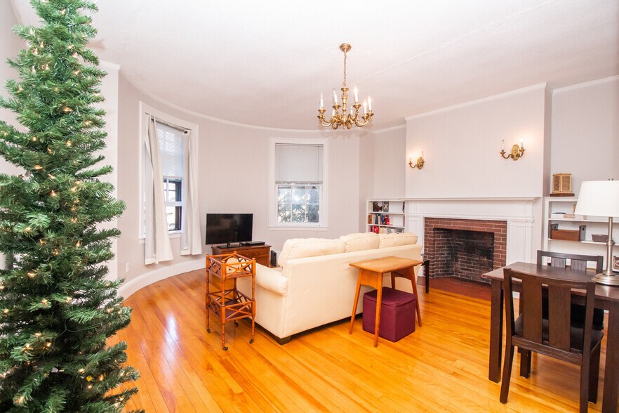 Building Photo - 1253 Beacon St