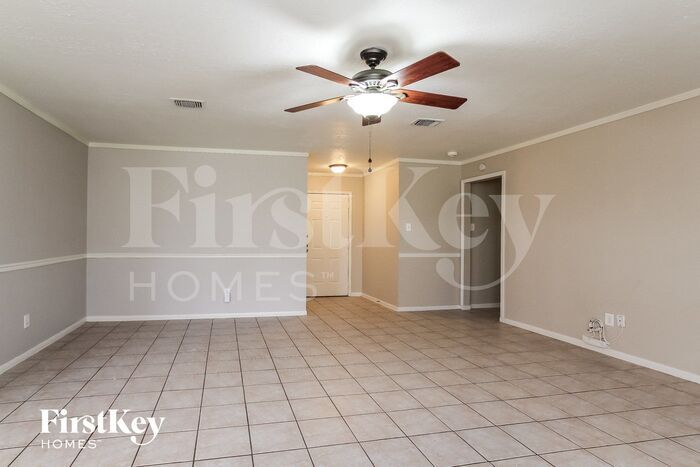 Building Photo - 7410 Blanco Pines Dr