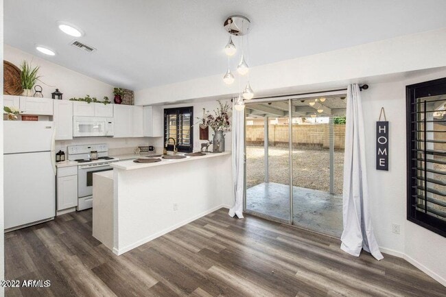 Building Photo - 19 W Piute Ave