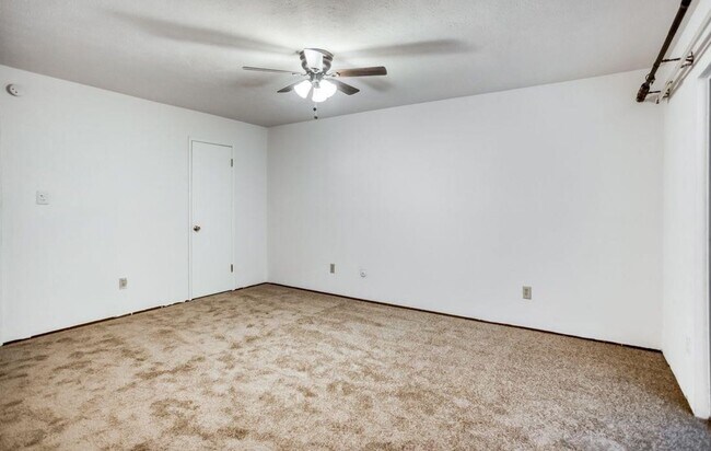 Building Photo - Location location