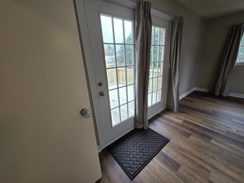 Building Photo - Room in House on Lucky Ct