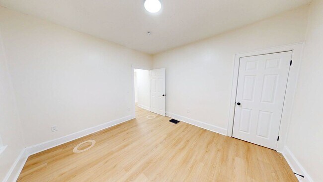Building Photo - 978 Linwood Ave