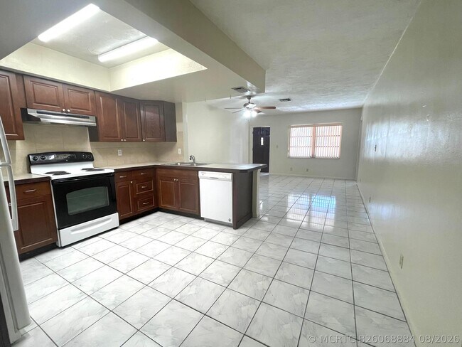 Building Photo - 7112 NW 78th Ave
