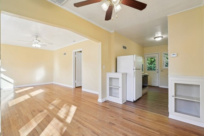 Building Photo - $500.00 off 2nd Months Rent!