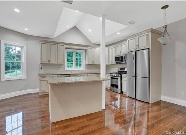 Building Photo - 9 Linda Ln