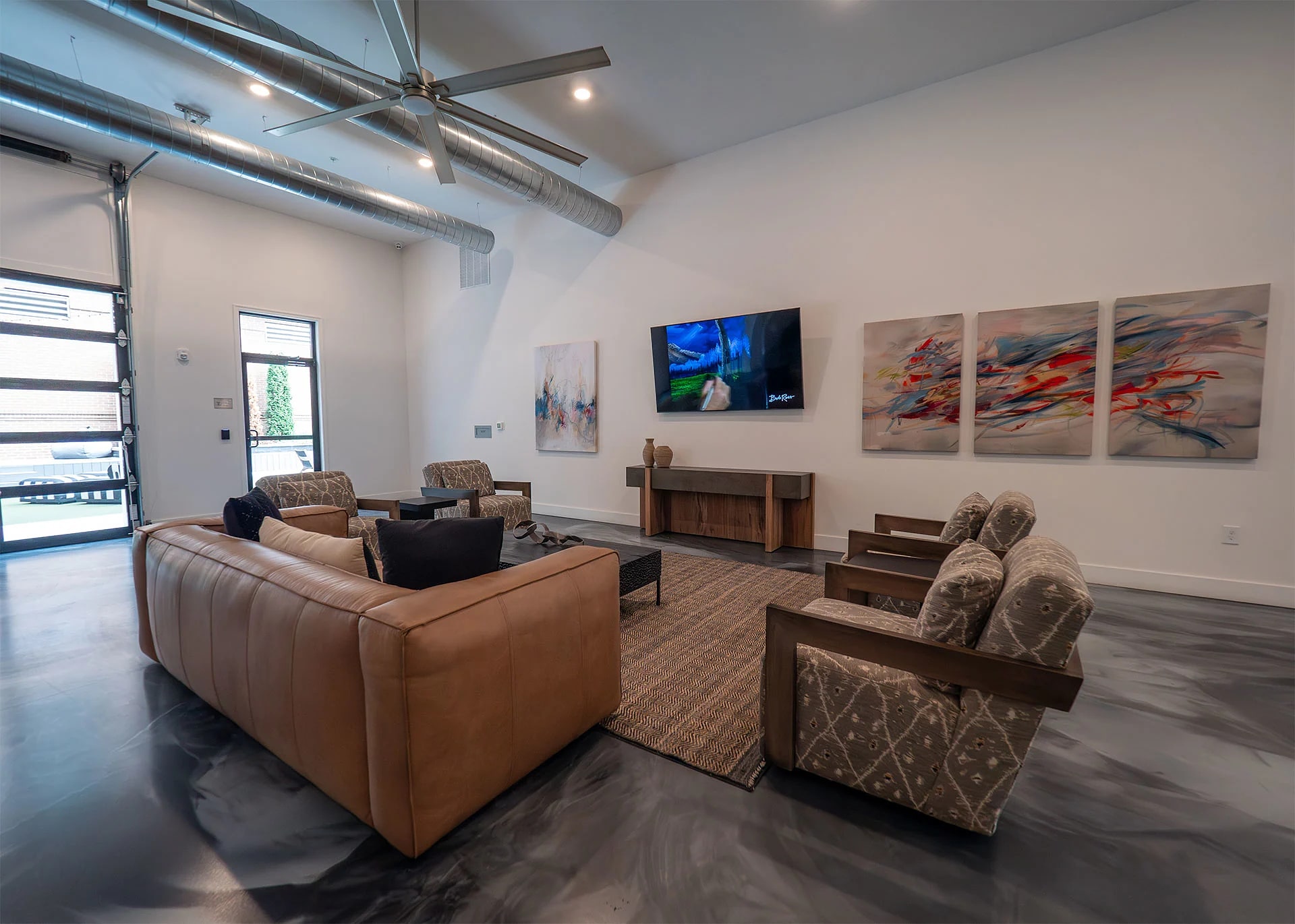 Building Photo - 210 W 5th Ave