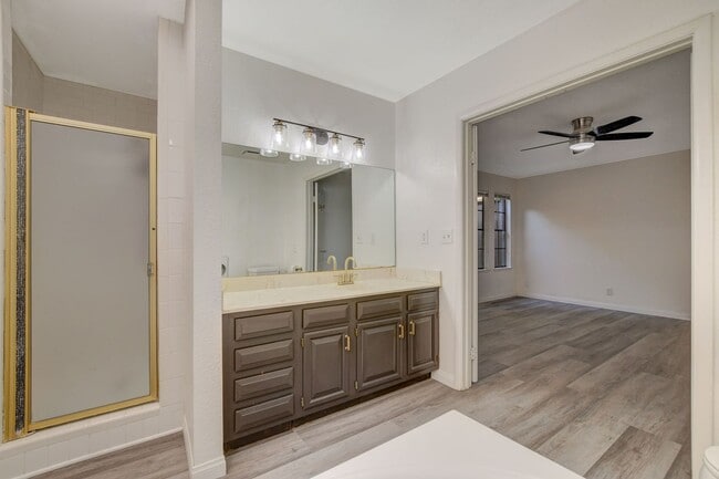 Building Photo - Single Story in the Heart of Las Vegas