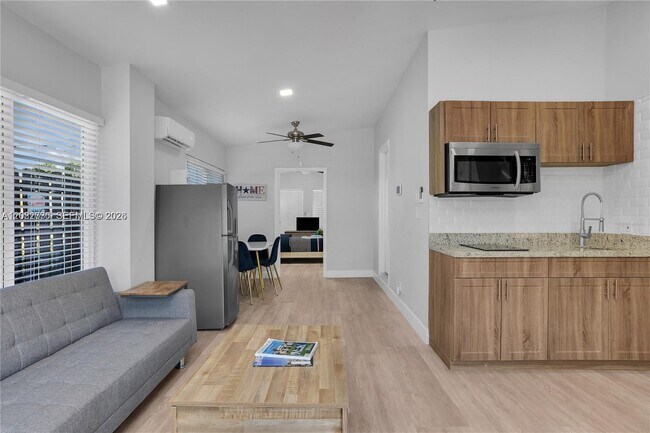 Building Photo - 515 SW 12th Ave