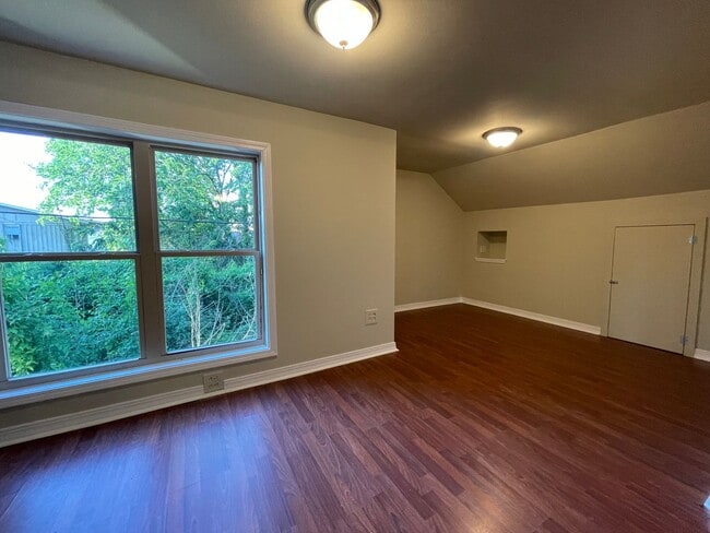 Building Photo - Beautiful 3 Bedroom 3 Bathroom Townhome for Rent