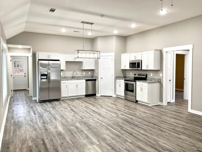 Building Photo - Modern 3-BR/2-BA Home Near ASU
