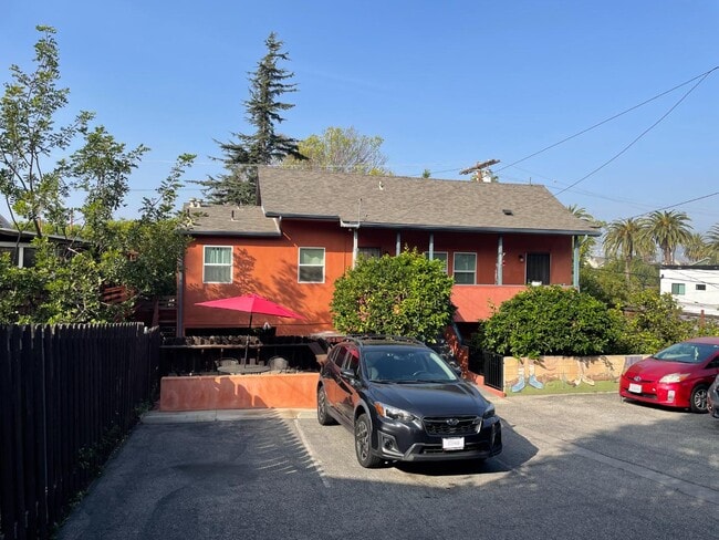 Building Photo - 955 Hyperion Ave