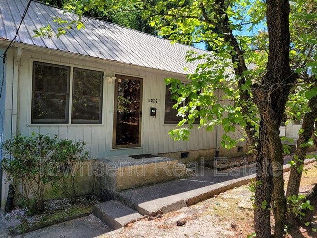 Building Photo - 1405 Briarcliff Dr