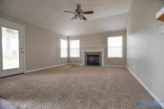 Building Photo - 2542 Bonnie Oaks Dr SW
