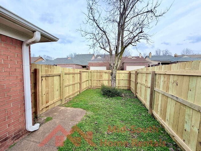 Building Photo - 2150 Berry Bush Ln