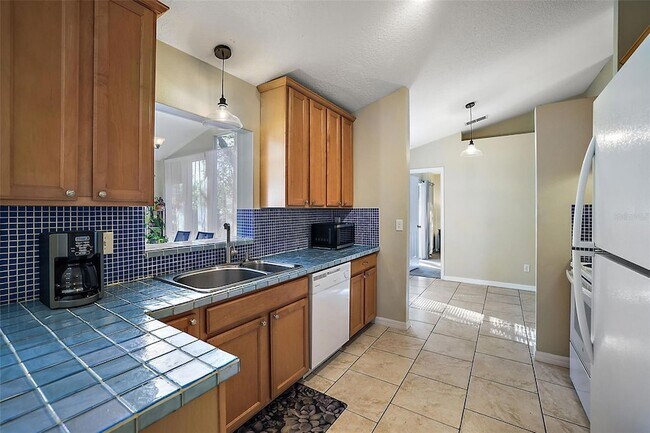 Building Photo - 1020 High Ridge Ct