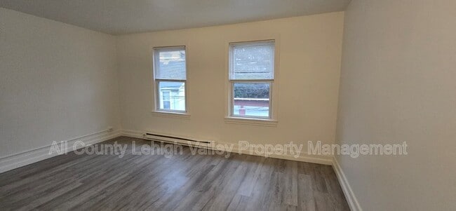 Building Photo - 129 W Sycamore St