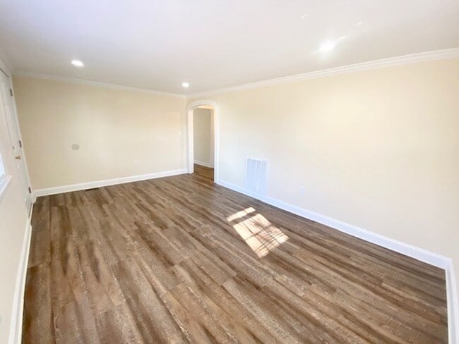 Building Photo - 2 Bedroom Home w/ a huge deck and yard