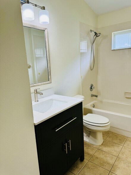 Guest Bathroom sink - 27325 Edenfield Dr