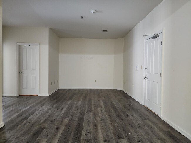 Building Photo - Historic Bethlehem - 2 Bedroom Apartment