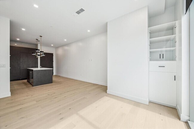 Building Photo - 1711 Allen Pkwy