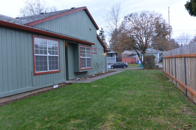 Building Photo - 8307 NE Starflower Ct