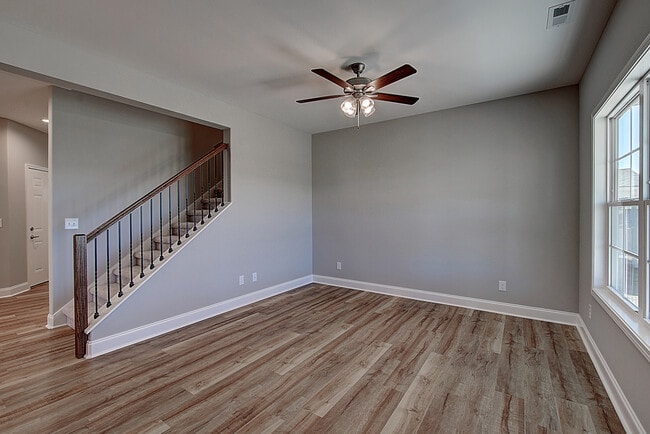 Building Photo - 330 Pauline Ingle Dr