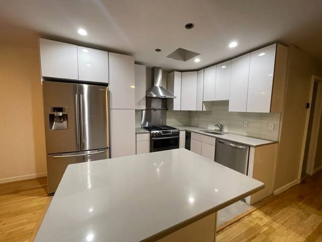 Building Photo - 1927 Wallace Ave