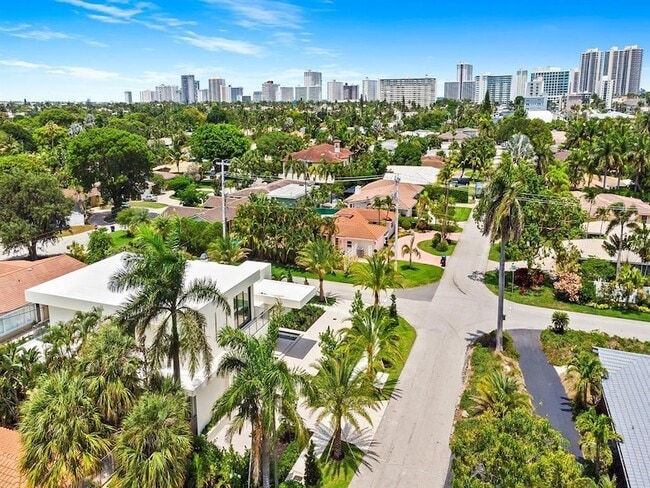 Building Photo - 2657 NE 34th St