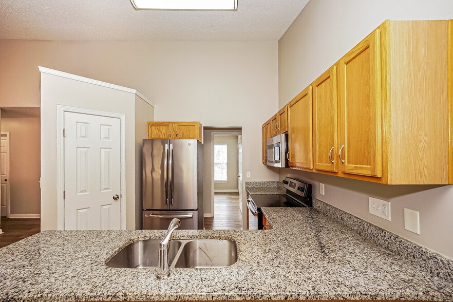 Building Photo - 2082 Chapel Creek Rd