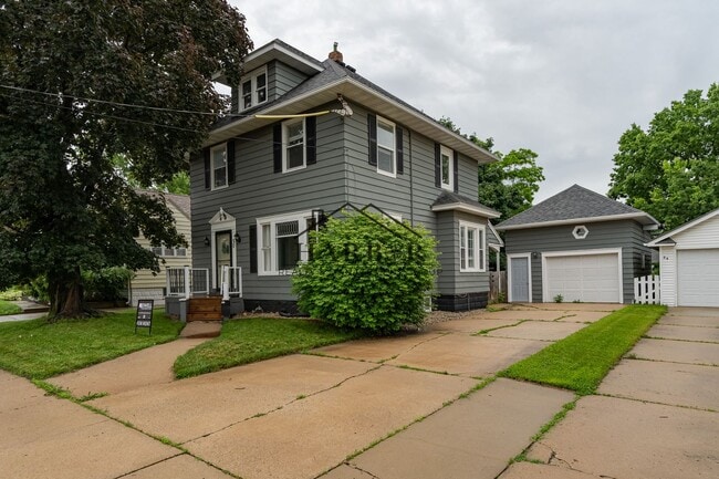 Building Photo - SE Rochester Living with Easy City Access