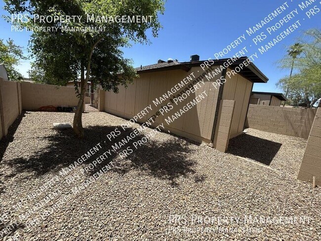 Building Photo - 551 S Lesueur