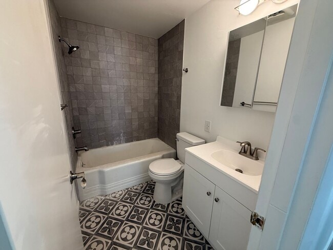 Building Photo - Tastefully Updated Ranier Beach 2bd 1bath Duplex unit!