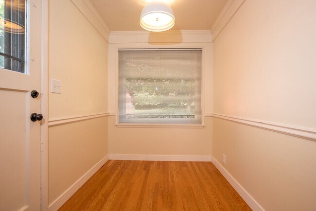 Building Photo - Beautiful Magnolia Brick close to village ...