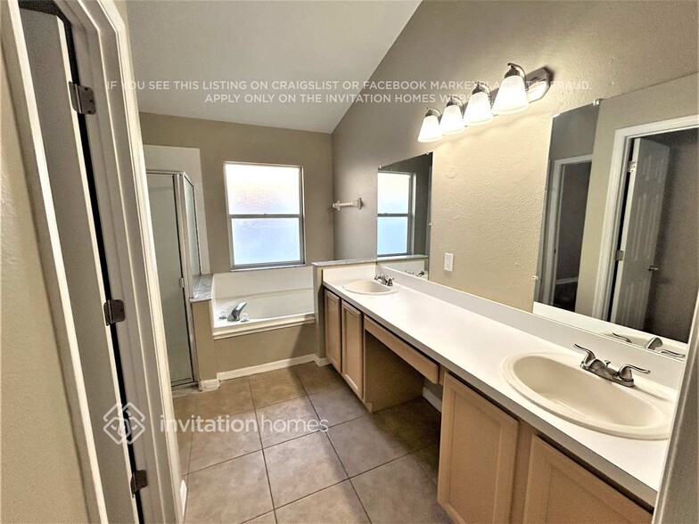 Building Photo - 2502 Clareside Dr