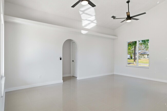 Building Photo - 3031 SE Galt Cir