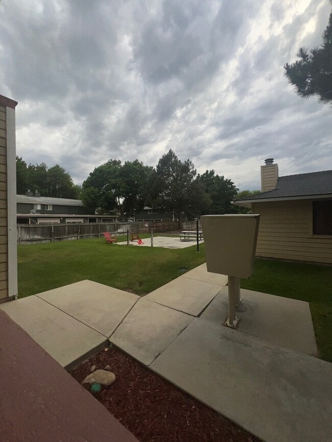 Building Photo - 2 Bed 1 Bath in Boise!