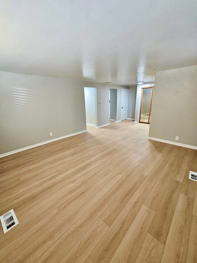 Building Photo - Prime Location! 1BR Bungalow Near DU, Light Rail & Porter Hospital — Available Now!!