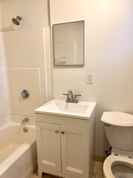 Building Photo - 337 Village St