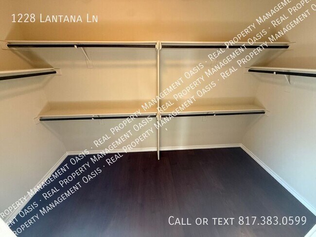 Building Photo - 1228 Lantana Ln